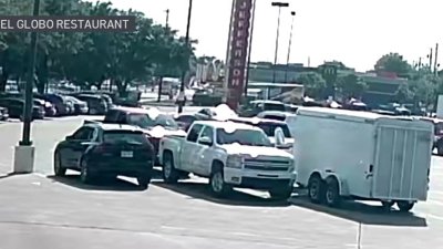 Encuentran camioneta y remolque robados en Dallas