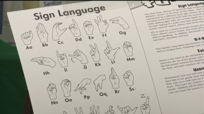 Estudiantes de Dallas ISD aprenden lenguaje de señas en programa de verano