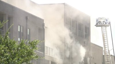 Más de 800 personas desplazadas tras incendio en Fort Worth