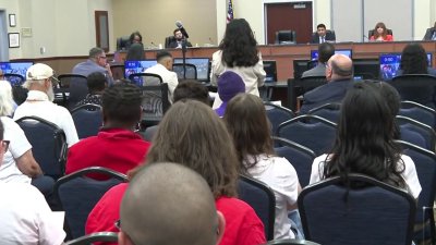 Denuncian presunta presencia de ICE afuera de escuelas de Dallas