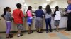 Niños traumatizados y sin agua limpia: denuncian condiciones en centros de detención en Texas
