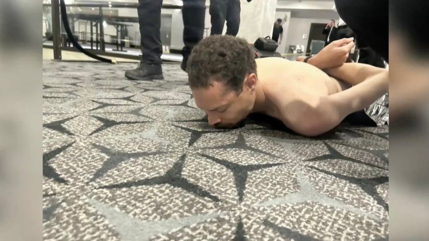 ¿Quién es el "lobo solitario" sospechoso de intento de tiroteo en cena de Trump?