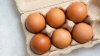 Retiran del mercado huevos producidos en Texas por posible contaminación con salmonella