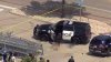 Balean a policía de Dallas ISD en el estacionamiento de un supermercado