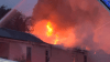 Incendio de 3 alarmas destruye un complejo de viviendas en Fort Worth