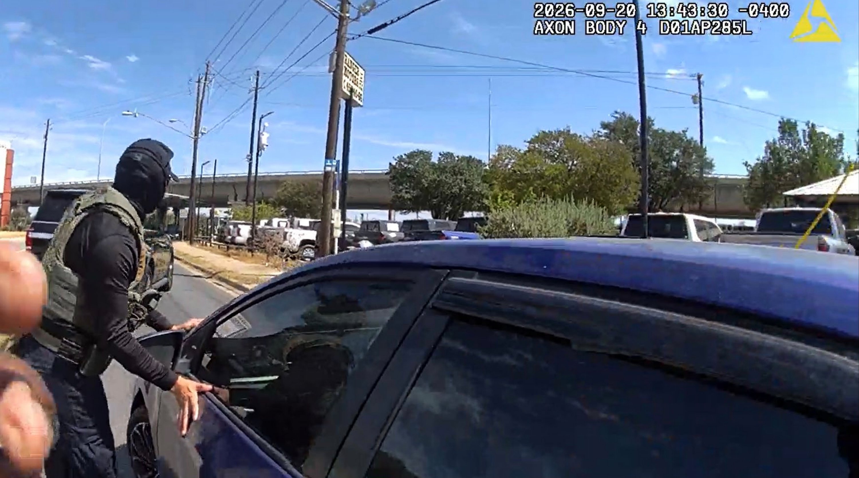 Venezolano baleado por ICE en Texas permanecerá detenido, dictamina un juez federal
