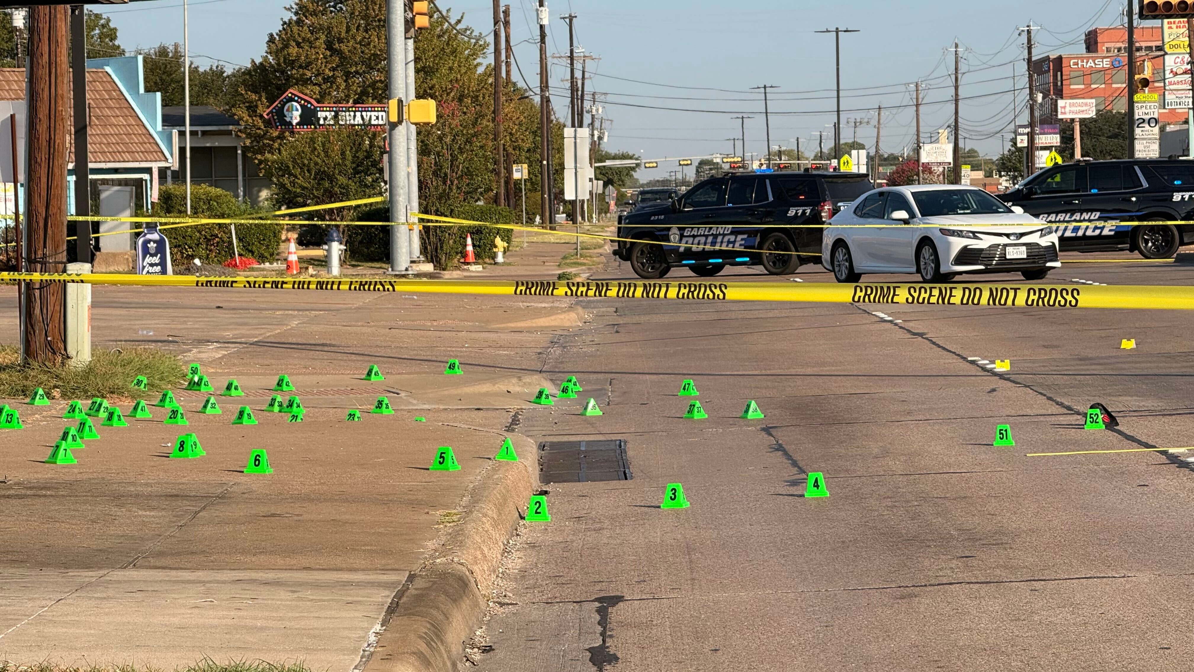 Mortal encuentro y cierre de calles por hombre con machete en Garland