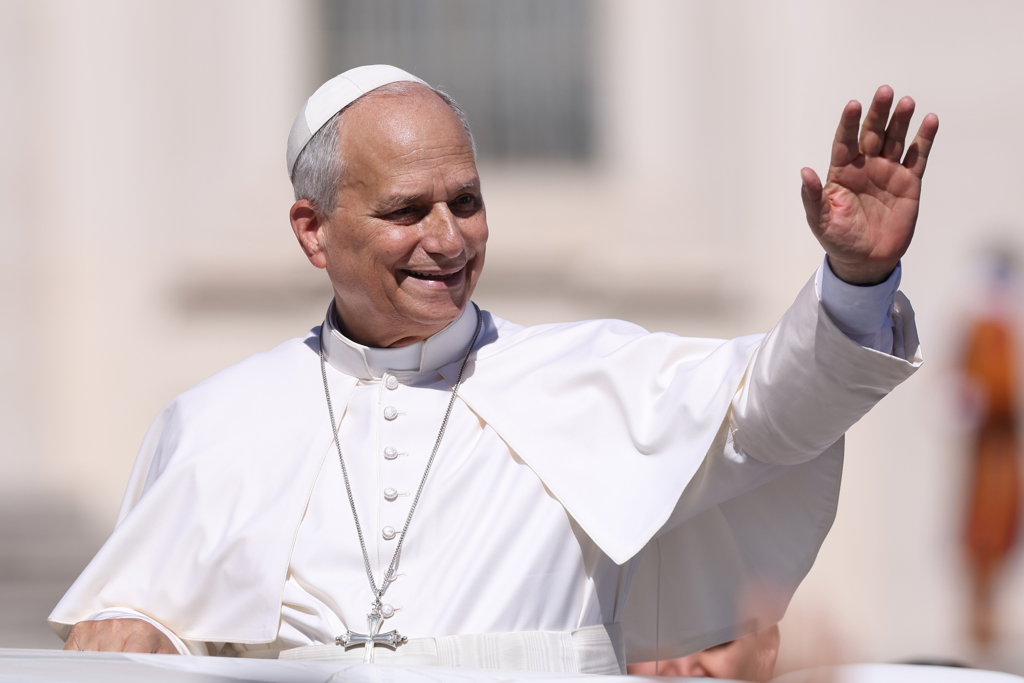 El papa León está comiendo, caminando e incluso ofició misa tras cirugía pulmonar por cáncer