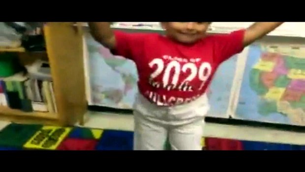 Así celebra el Cinco de Mayo un niño de Dallas