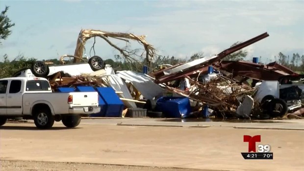 Concesionario de autos se ve severamente afectado por los tornados