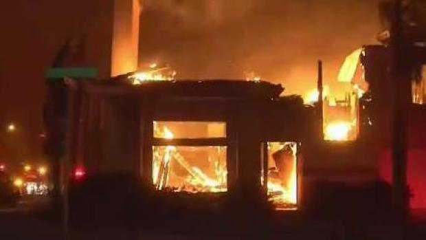 Incendios causan miles de evacuaciones en California