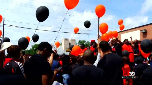 Residentes de Dallas marchan en contra del crimen y la violencia