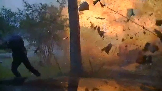 Así explotó una casa en Hurst tras choque