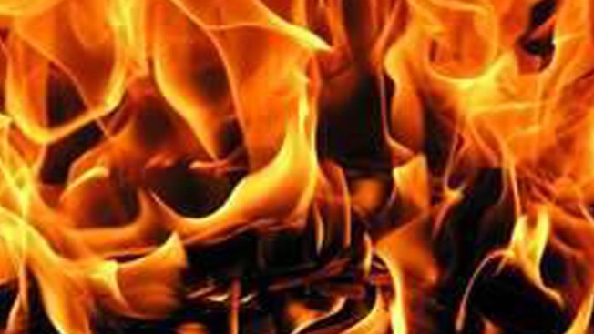 Joven salva a hermana del fuego
