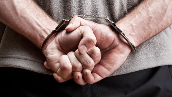 Arresto por amenaza a A&M