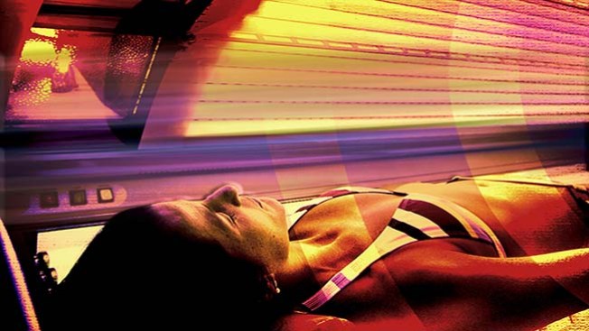 Mujer muere en cama de bronceado