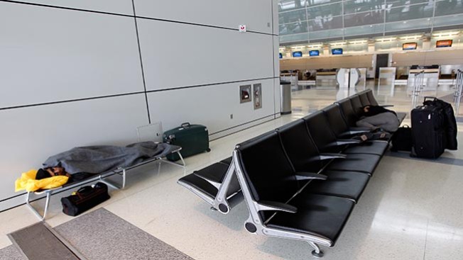 Cancelan vuelos en el DFW